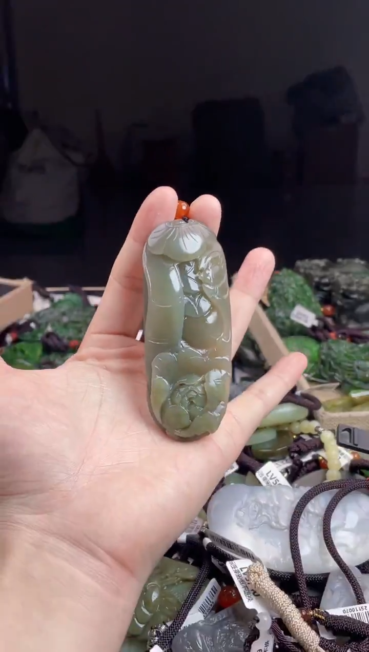 颈饰未镶嵌和田玉1