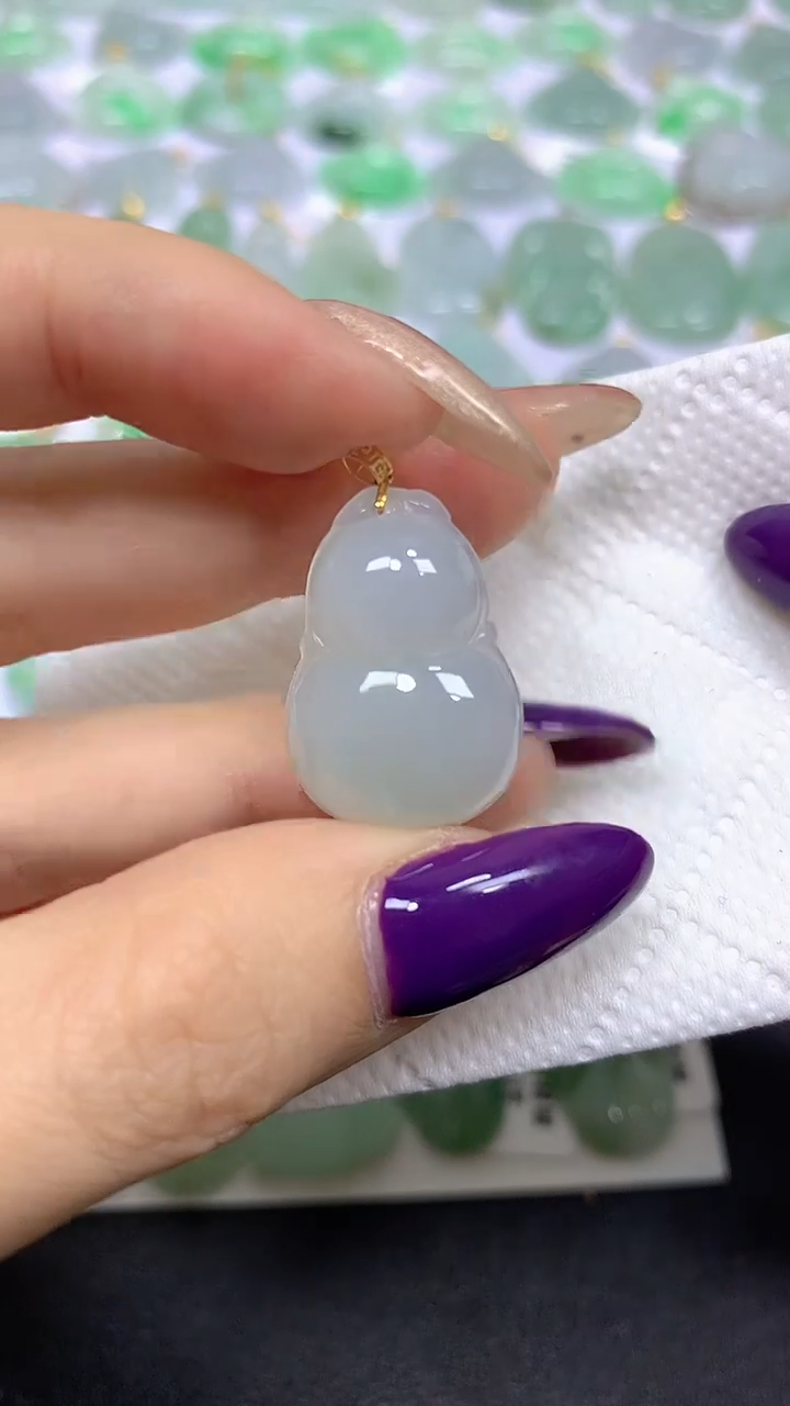 颈饰18K金镶嵌翡翠 