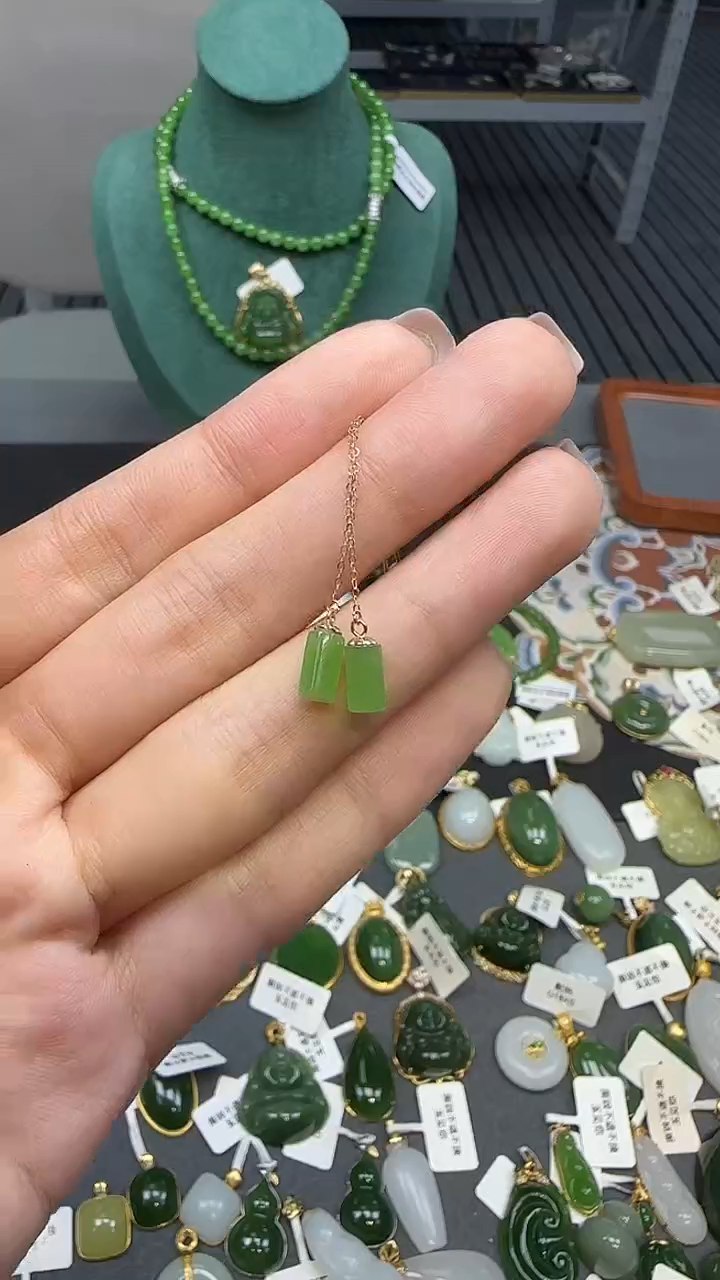 18K金镶嵌和田玉耳饰1