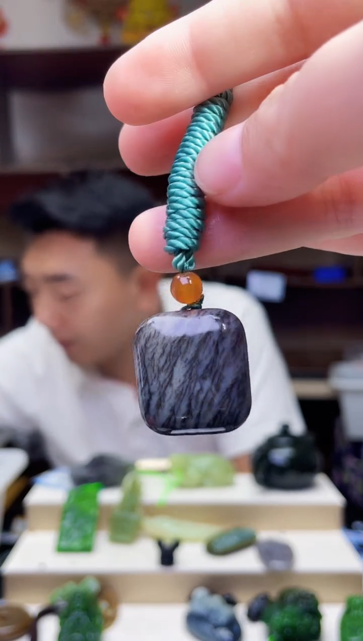 和田玉未镶嵌颈饰1