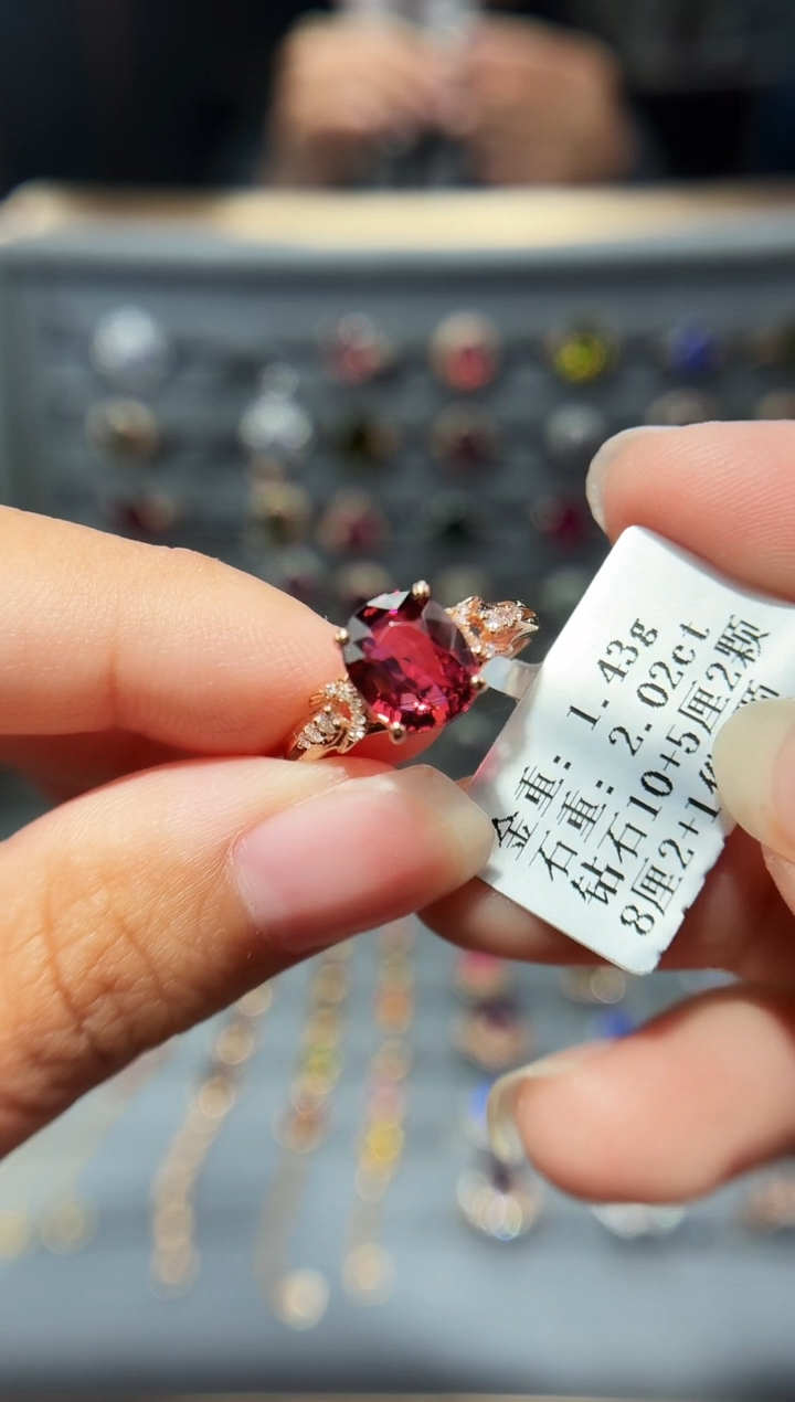 18K金镶嵌戒指碧玺2.02.