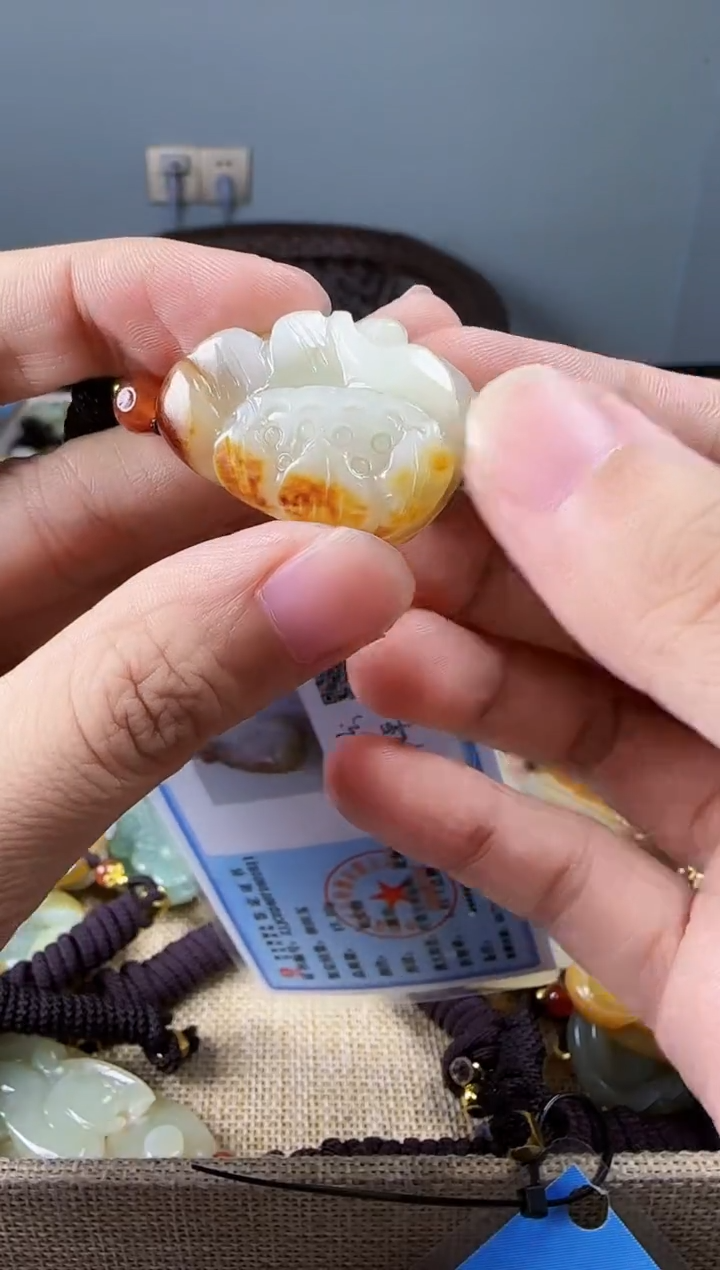 和田玉未镶嵌颈饰1