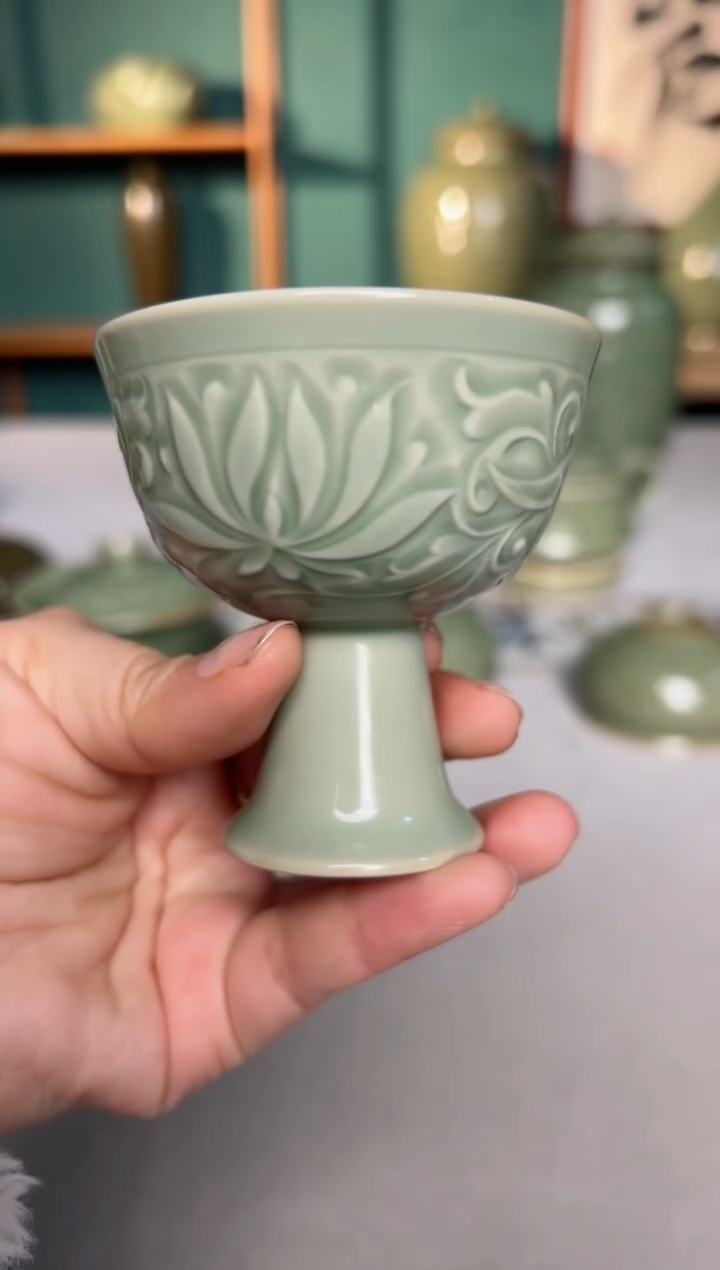 【闪购商品】其他耀州窑青釉缠枝莲高足杯