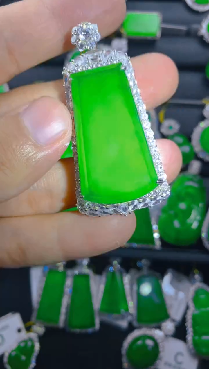 【闪购商品】翡翠颈饰银S925镶嵌11111111