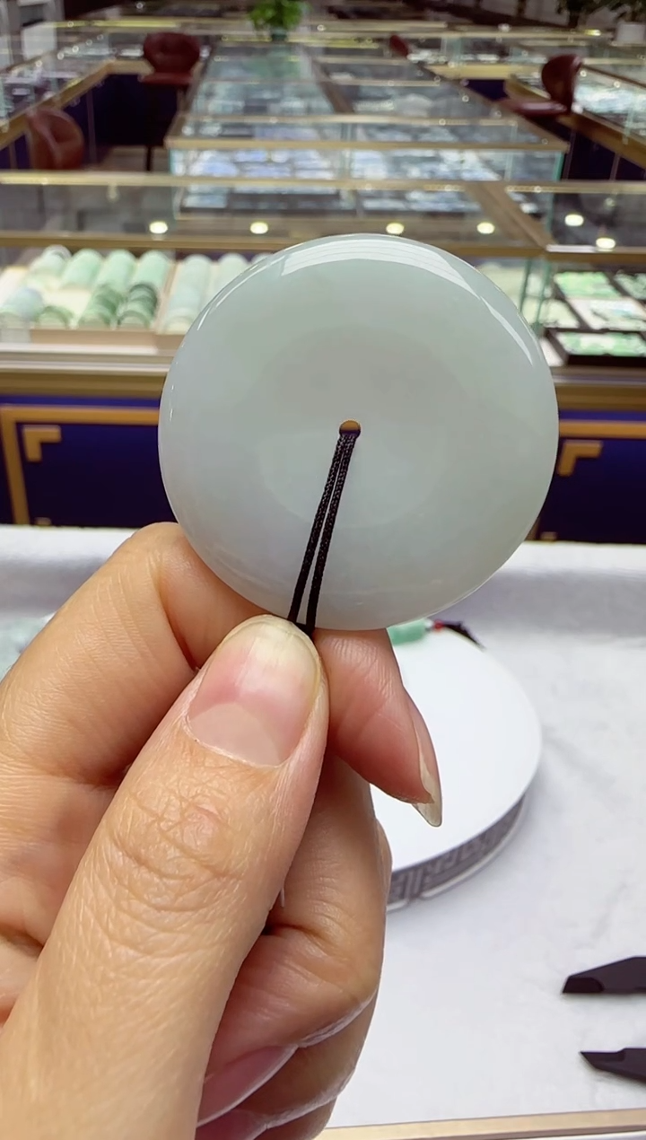 颈饰未镶嵌翡翠平安扣