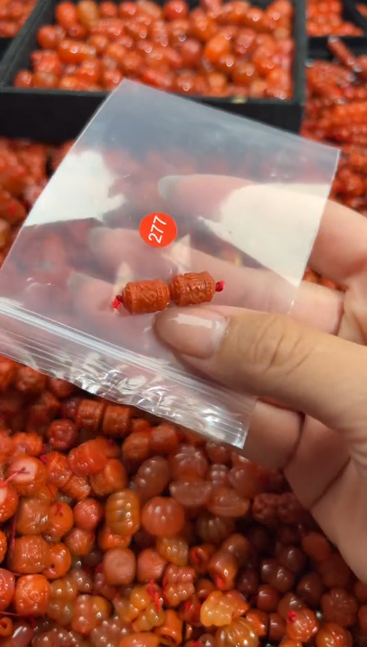 南红玛瑙未镶嵌颈饰1