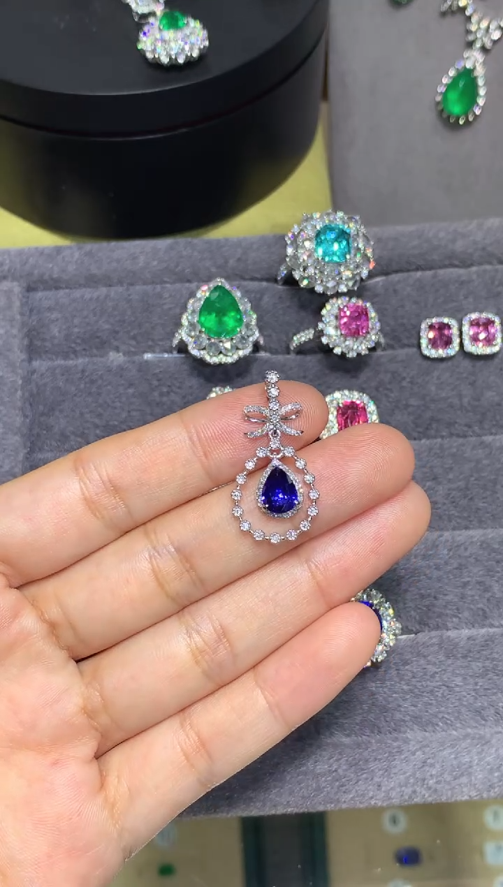 吊坠(不含链)蓝宝石18K金镶嵌1.1CT