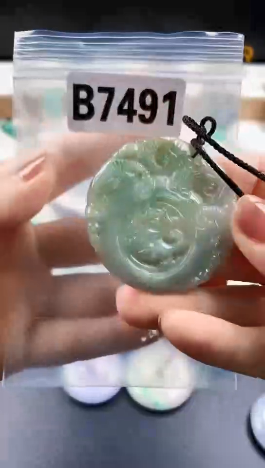 颈饰未镶嵌翡翠天然翡翠吊坠挂件