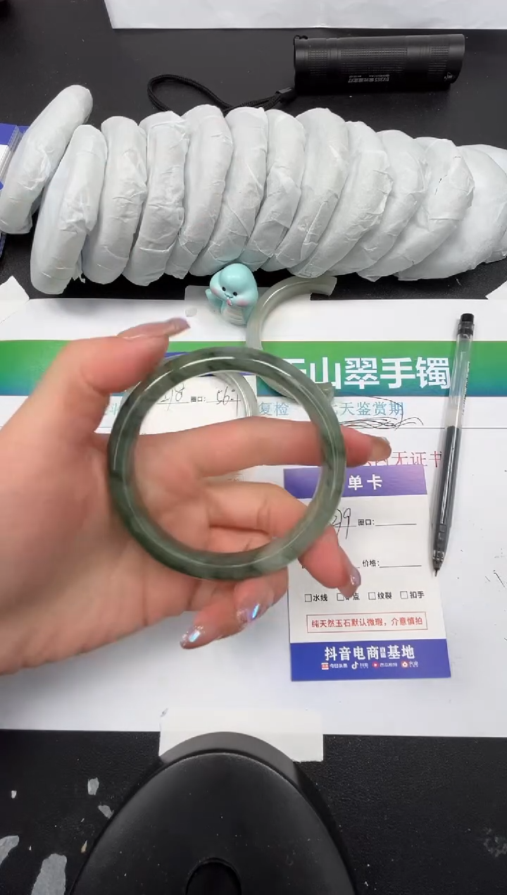 【闪购商品】石英质玉手镯未镶嵌279-60.5