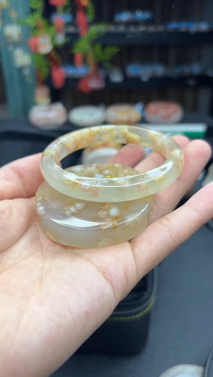 【闪购商品】石英质玉手镯未镶嵌212（61圈赠送镯心）