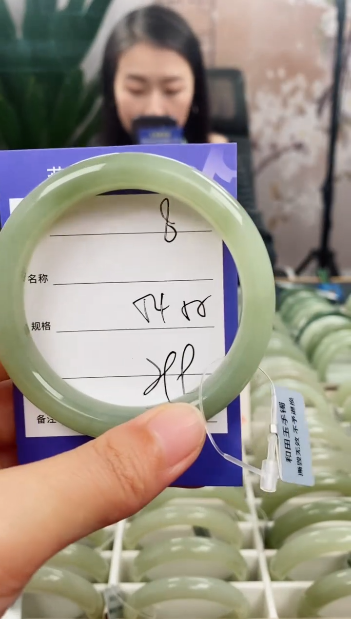 未镶嵌手镯和田玉微色差8