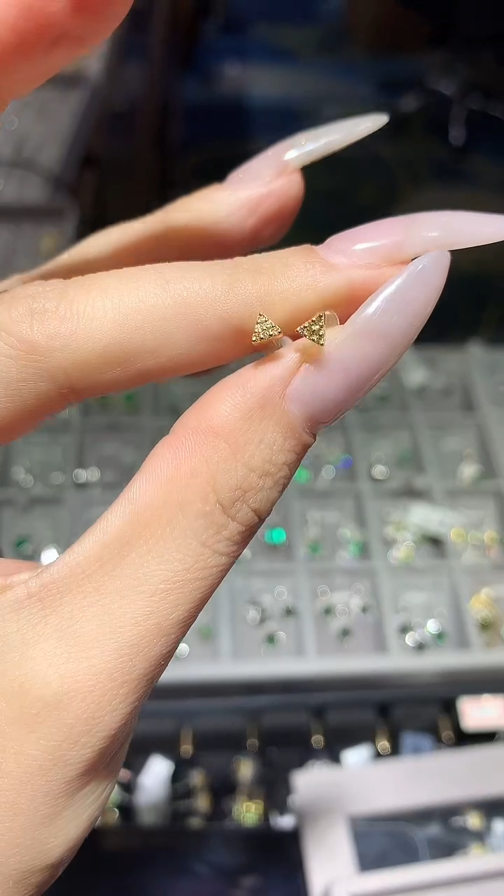 【闪购商品】钻石耳饰18K金镶嵌耳饰