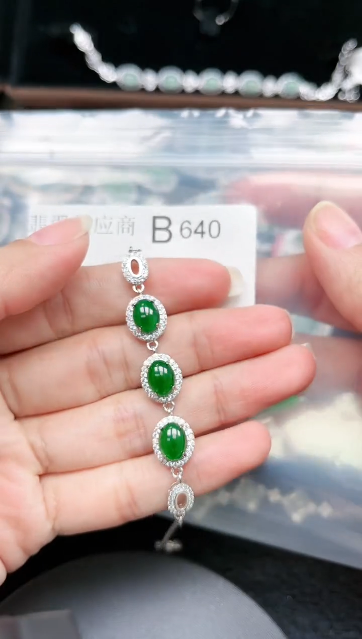 【闪购商品】翡翠颈饰未镶嵌赠皮绳640