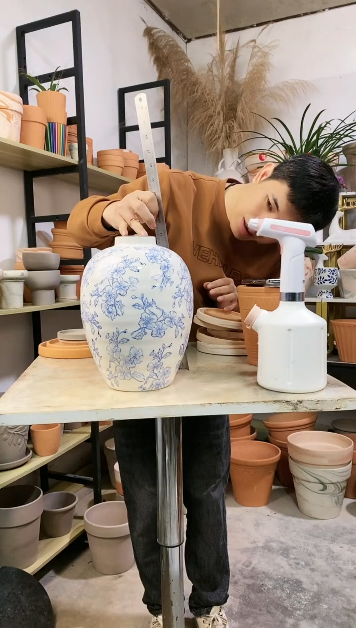 【闪购商品】红陶青花冰裂花瓶 1个