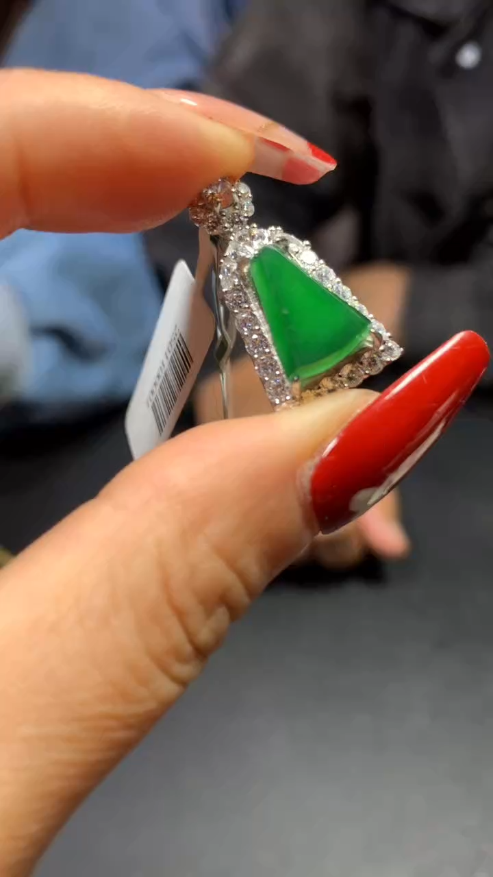 【闪购商品】翡翠吊坠(赠链)未镶嵌0095512794多样性发一