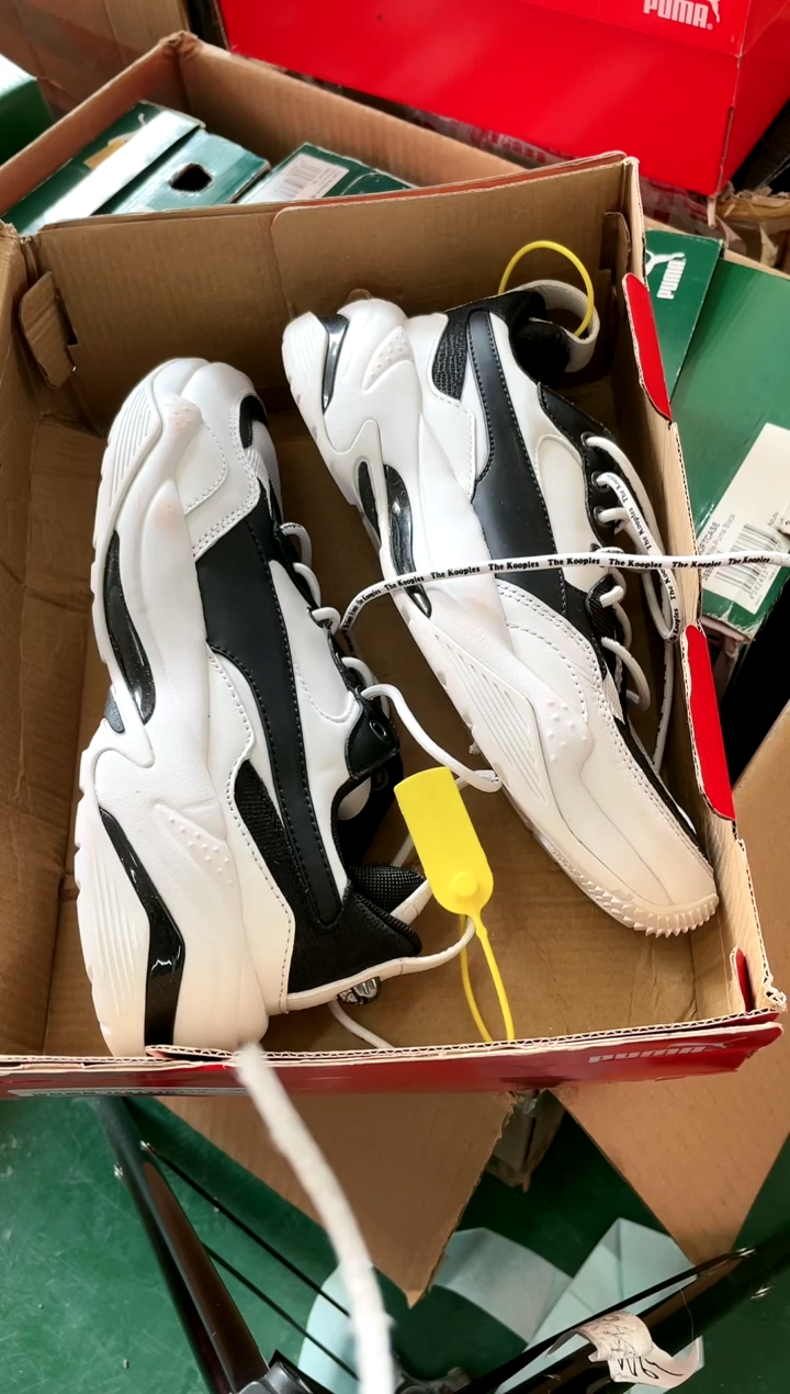 彪马时尚休闲运动鞋38M   D165