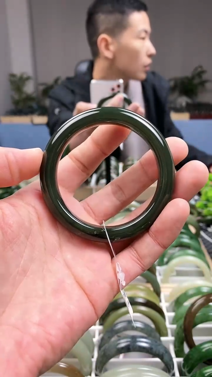 【闪购商品】和田玉手镯未镶嵌56