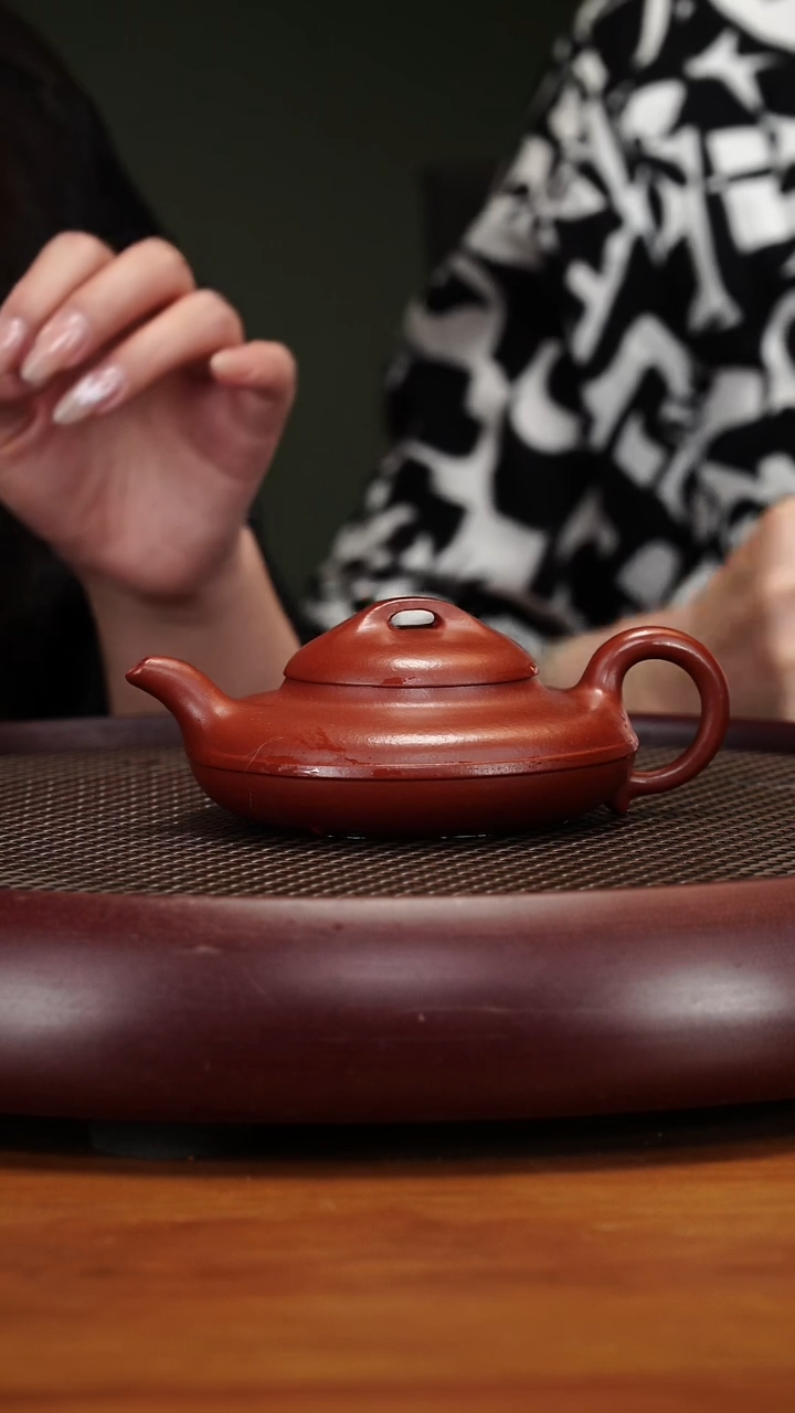 茶壶紫砂24ZXJ龙山大红泥小线圆200cc