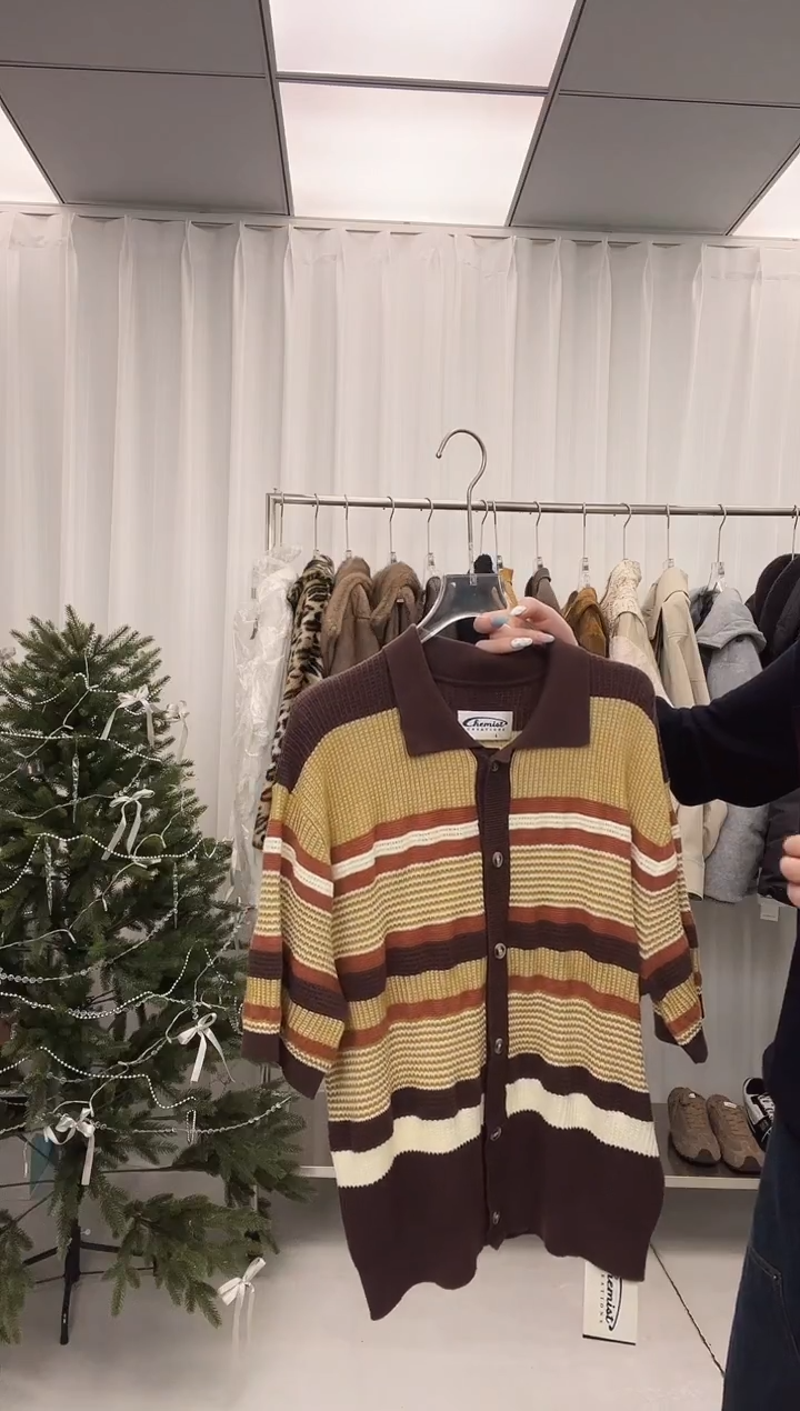 编号082 设计师品牌 针织开衫 短袖 福福280待开价