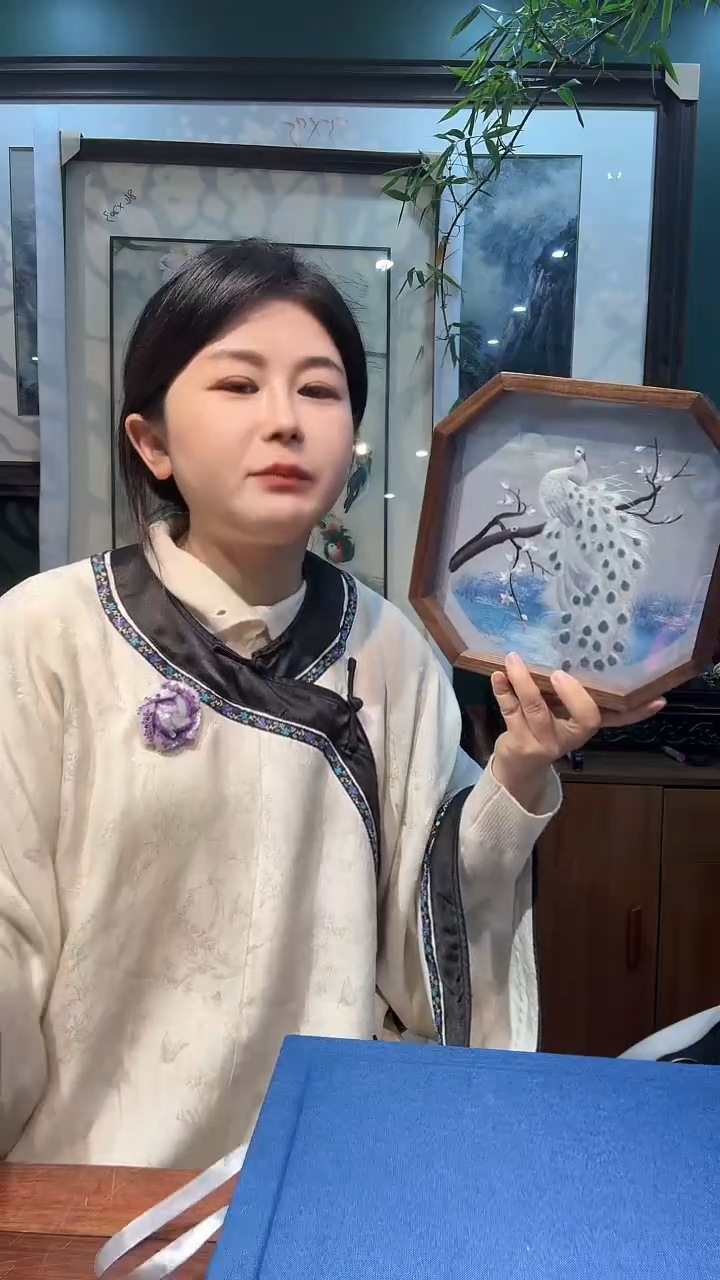 竖款非遗苏绣手工刺绣摆台