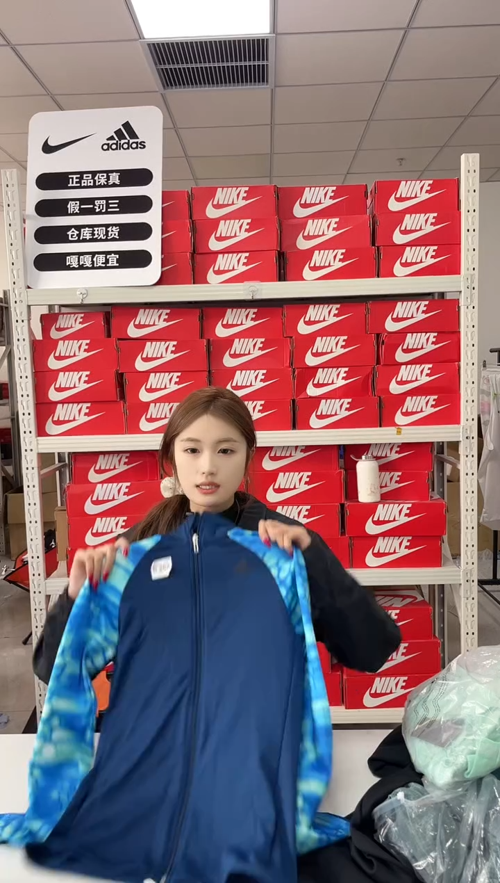 编码254闪购尺码 xs adidas/阿迪达斯卫衣卫裤以直播间过款为主