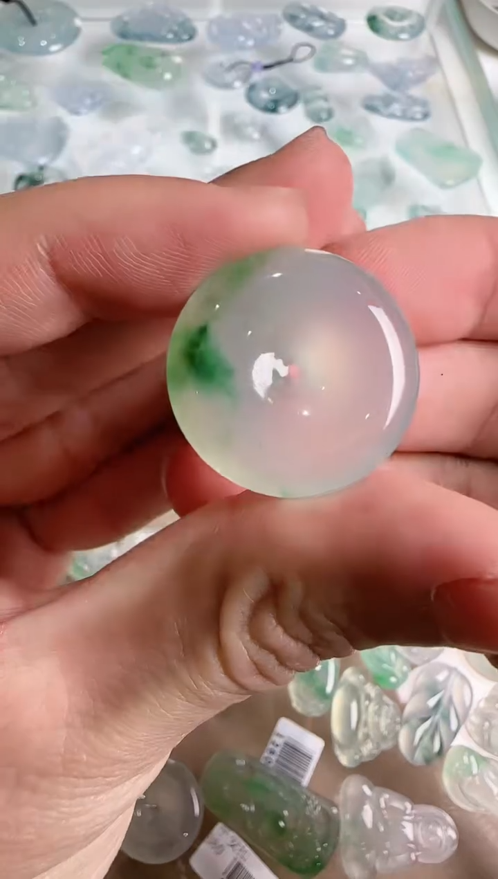 【闪购商品】翡翠吊坠(不含链)未镶嵌··