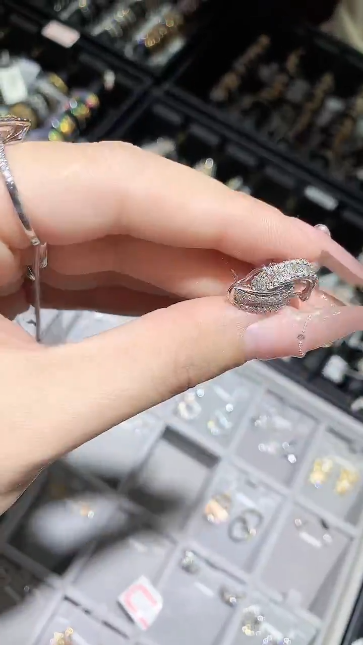 【闪购商品】钻石耳饰18K金镶嵌耳饰
