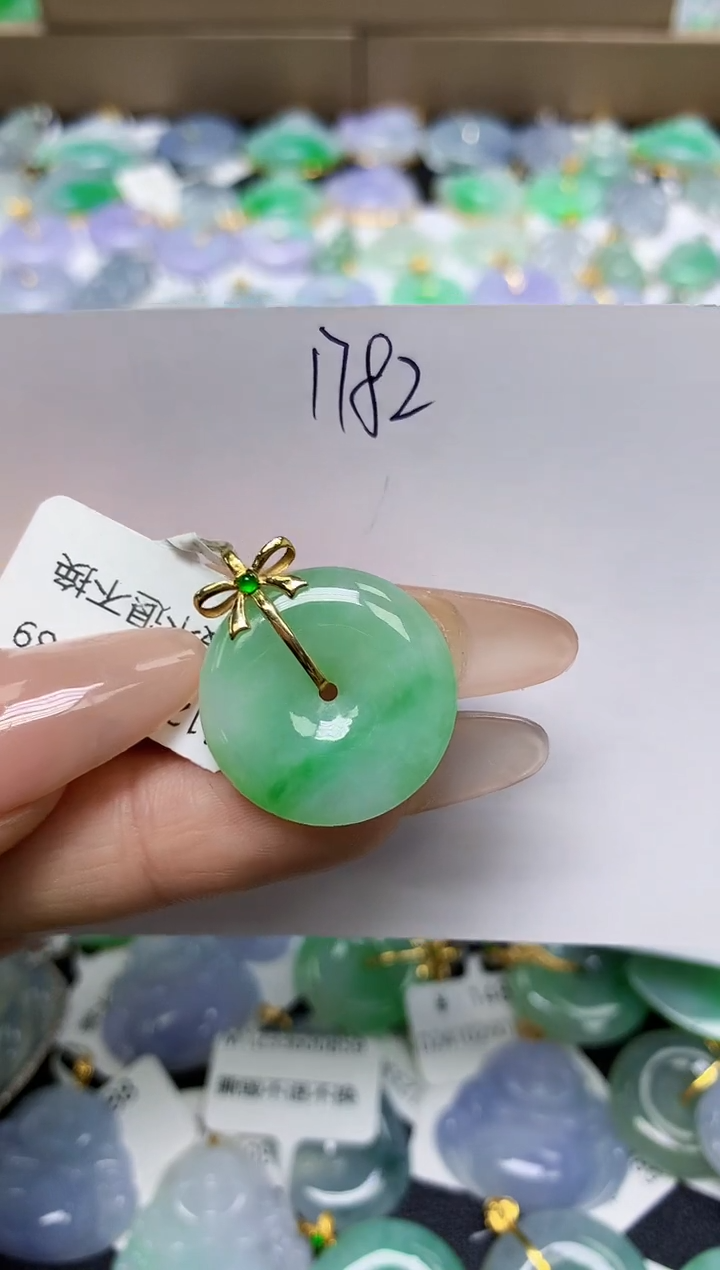 翡翠18K金镶嵌颈饰 天然缅甸翡翠A货