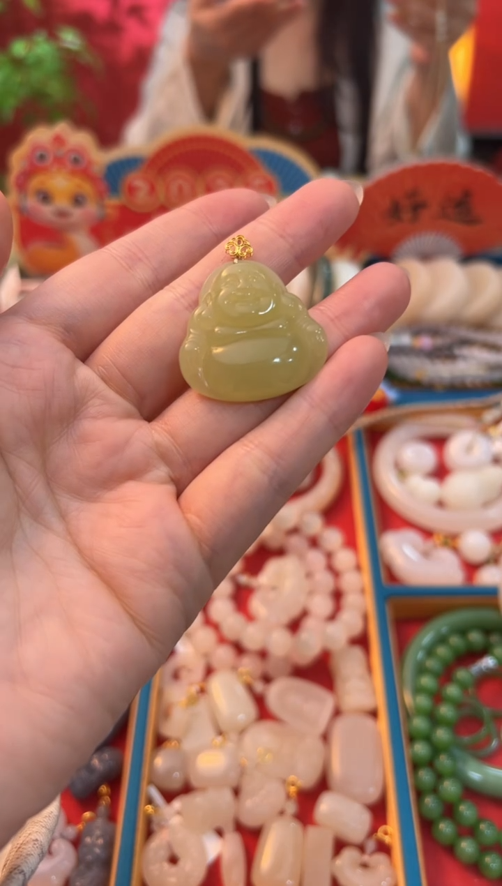【闪购商品】和田玉吊坠18K金镶嵌黄口精雕佛公30mm