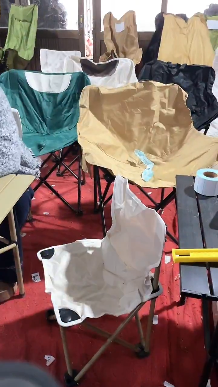 铁中号 折叠靠背 颜色随机 不带袋
