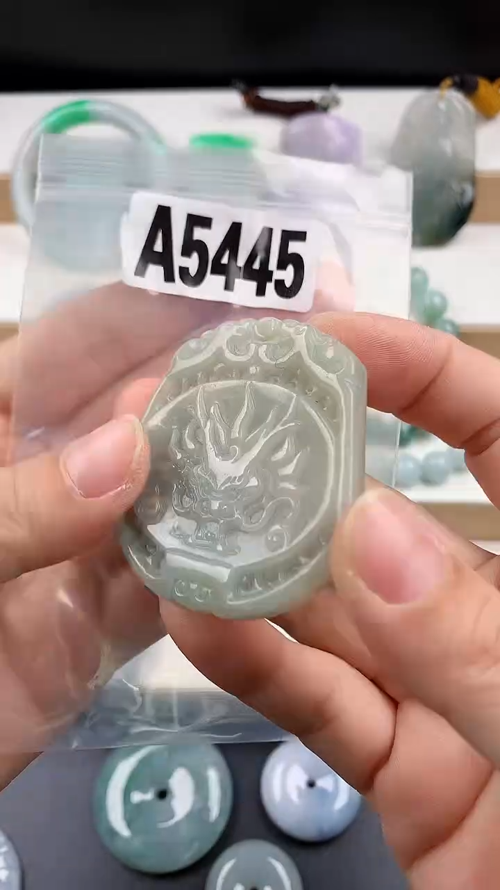 颈饰未镶嵌翡翠天然翡翠吊坠挂件