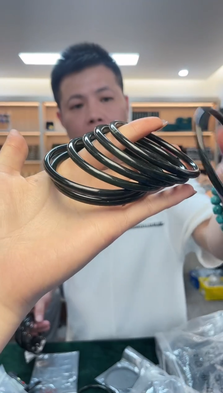 未镶嵌手镯和田玉（多样性发一件）圈口55-56