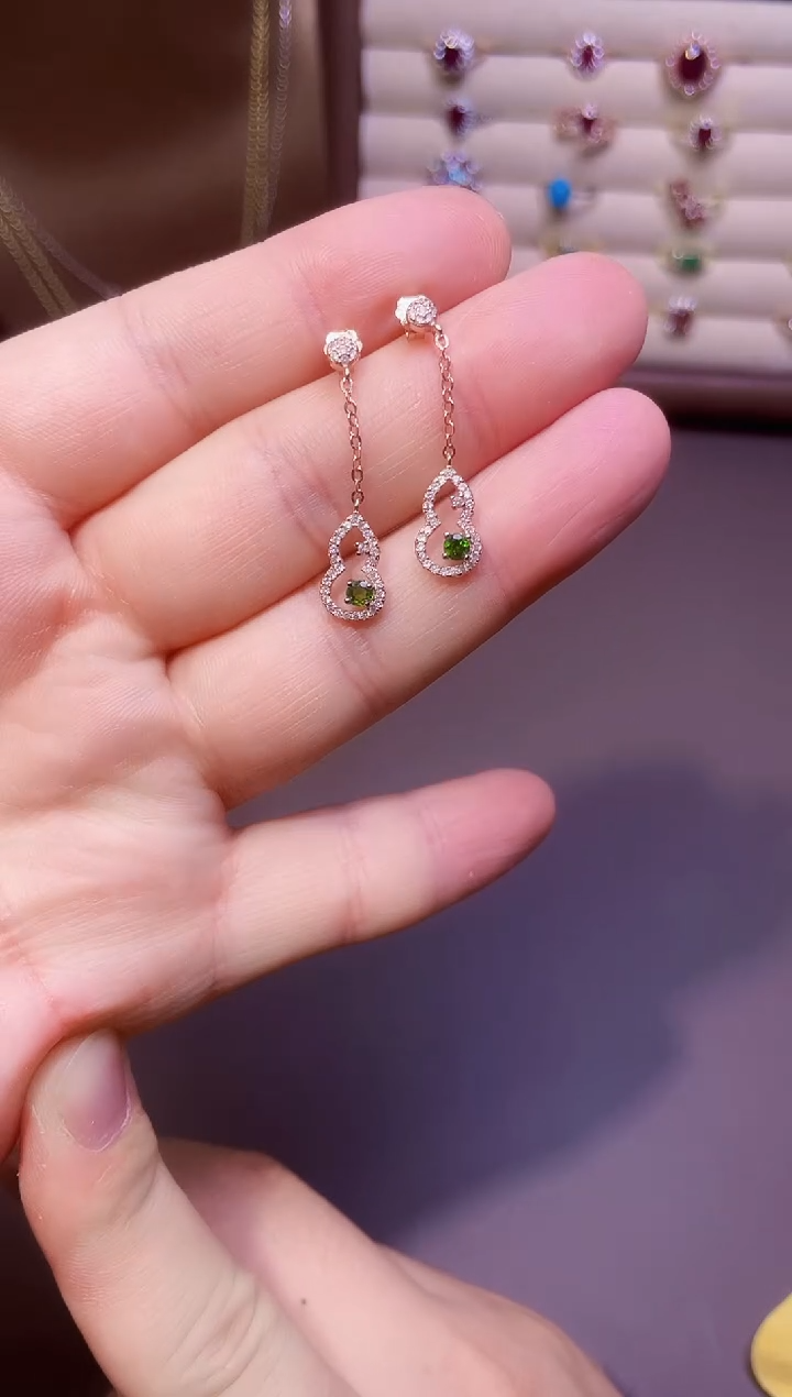 【闪购商品】透辉石耳钉银S925镶嵌一对