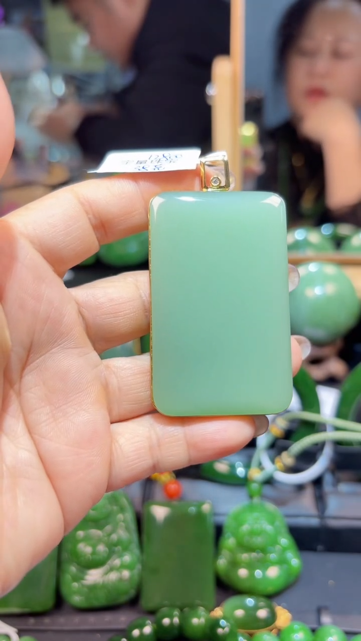 【闪购商品】和田玉（碧玉）18K金镶嵌吊坠(赠链)1