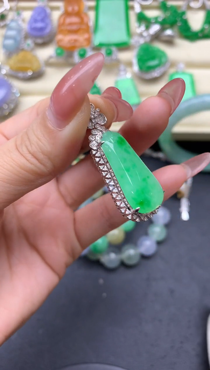 【闪购商品】翡翠颈饰18K金镶嵌524中国好珍宝