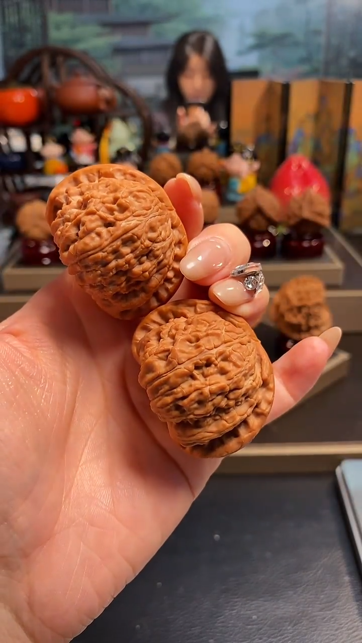 【闪购商品】文玩核桃把件H 598白狮子44尺