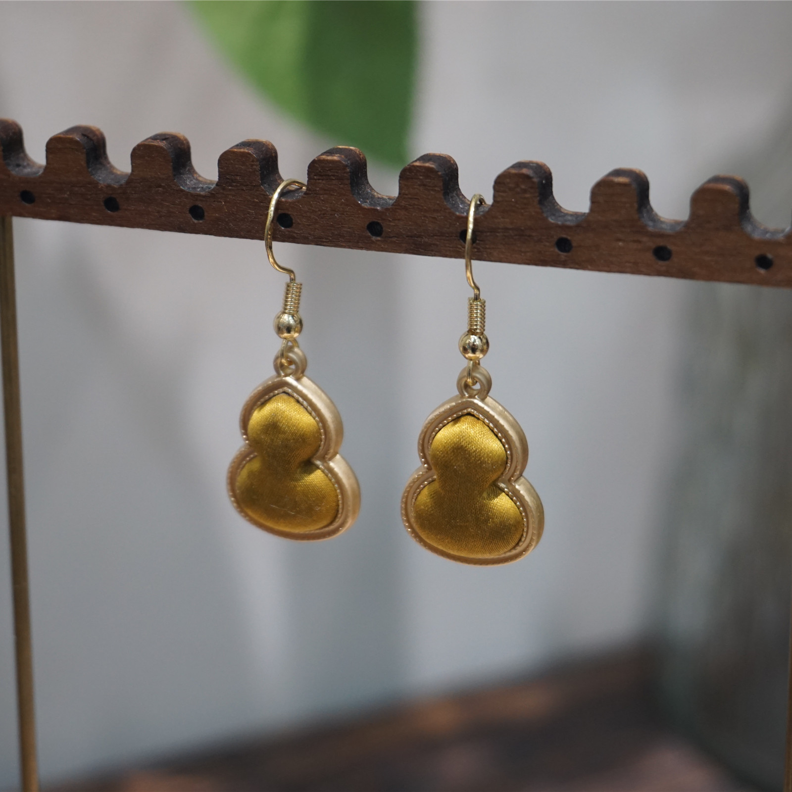 香云纱重缎金龟金色葫芦形耳环布艺成品