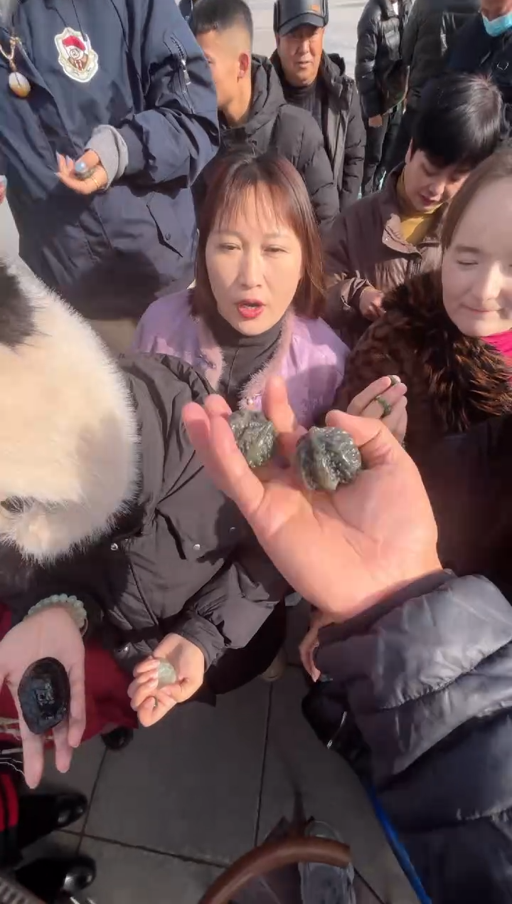 未镶嵌和田玉（糖玉）挂件和田玉