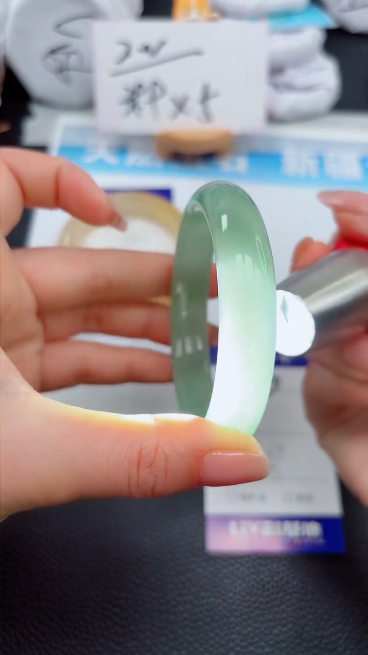 【闪购商品】石英质玉手镯未镶嵌193