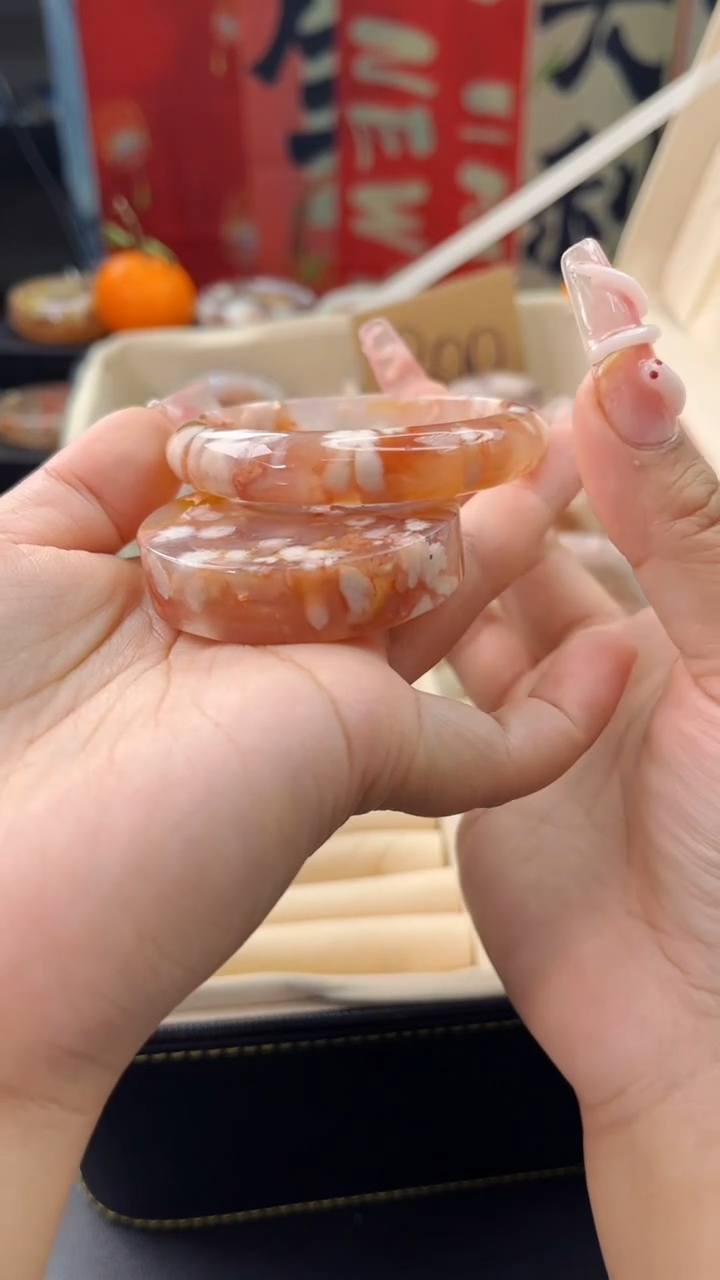 【闪购商品】石英质玉手镯未镶嵌赠送镯心（圈口）52