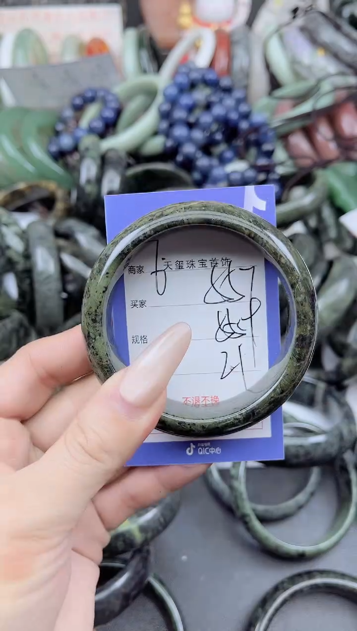 未镶嵌手镯石英质玉557