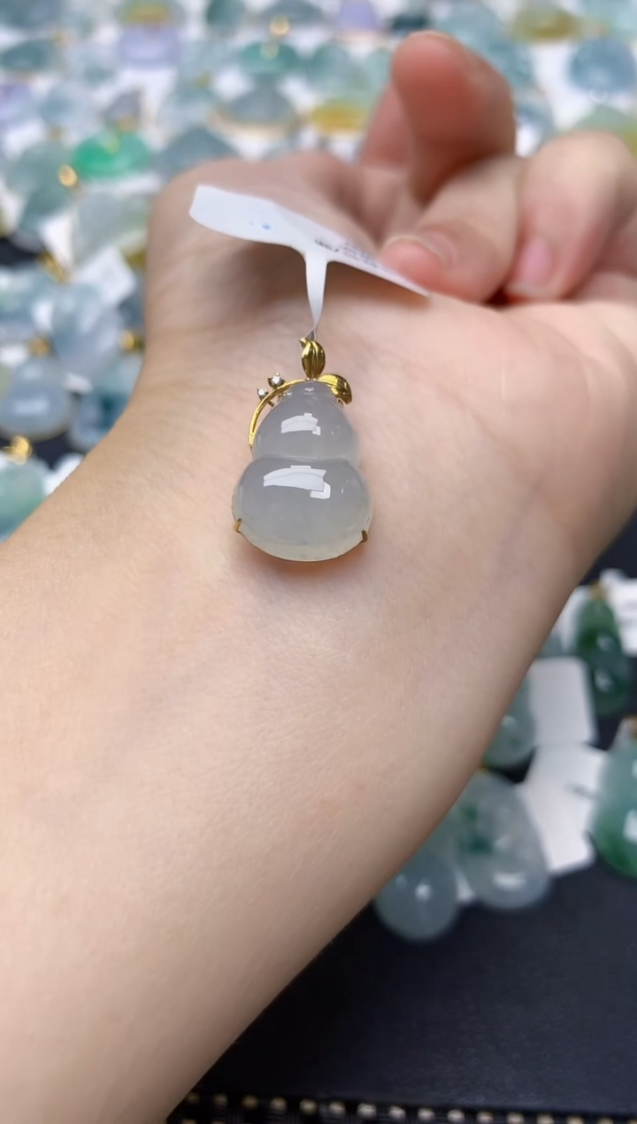 翡翠18K金镶嵌颈饰天然缅甸A货翡翠