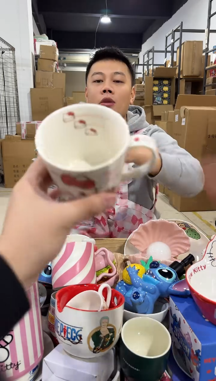 瓷片kt猫刻度杯  