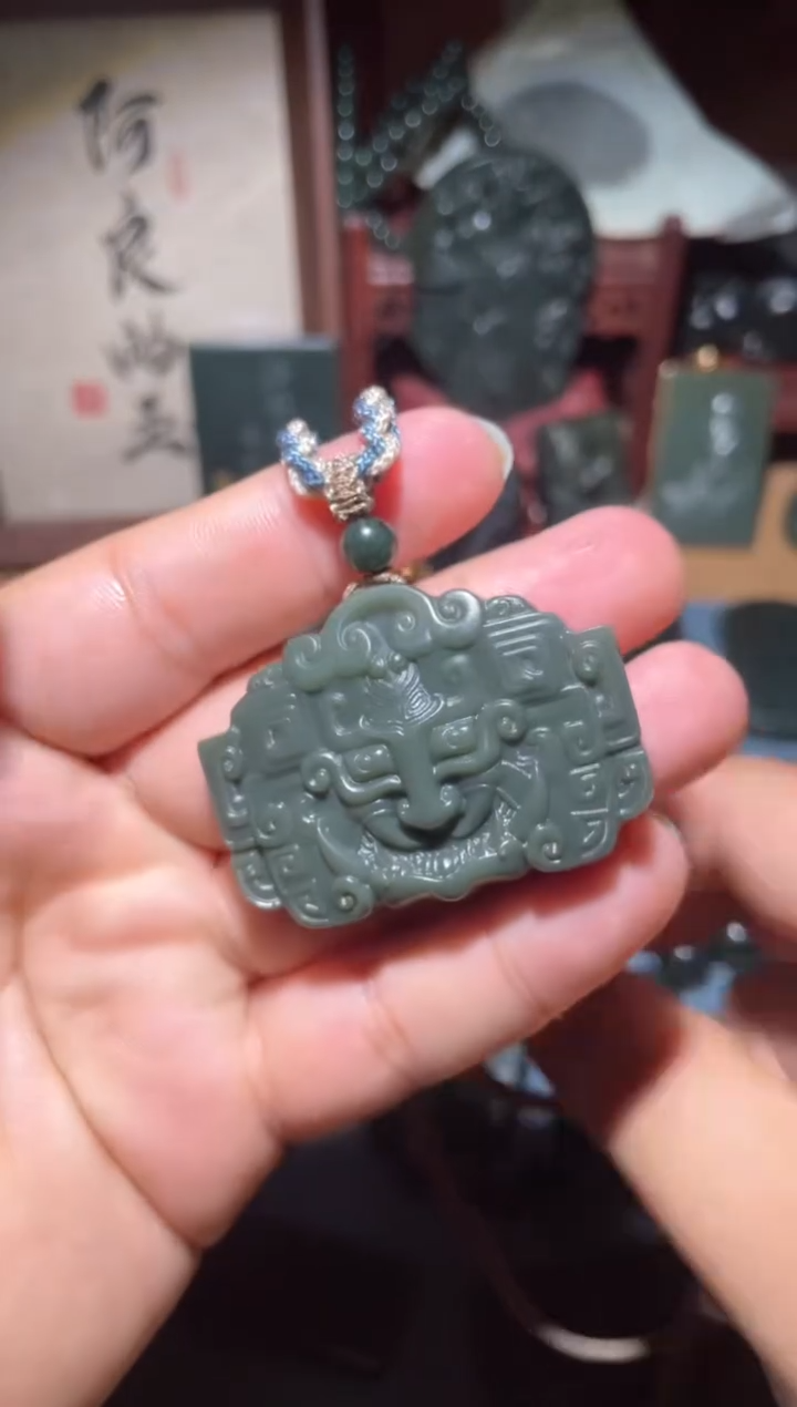 颈饰未镶嵌和田玉（青玉）1
