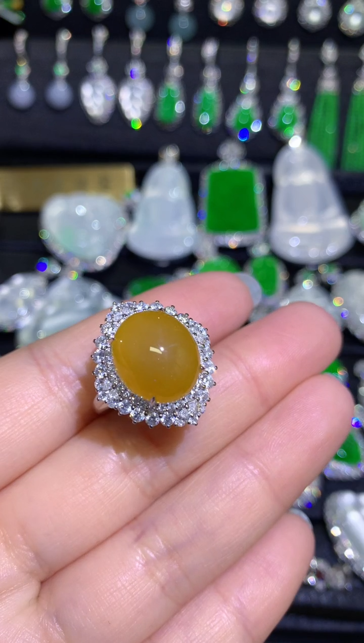 【闪购商品】翡翠颈饰18K金镶嵌高冰黄翡蛋面戒指吊坠两用款