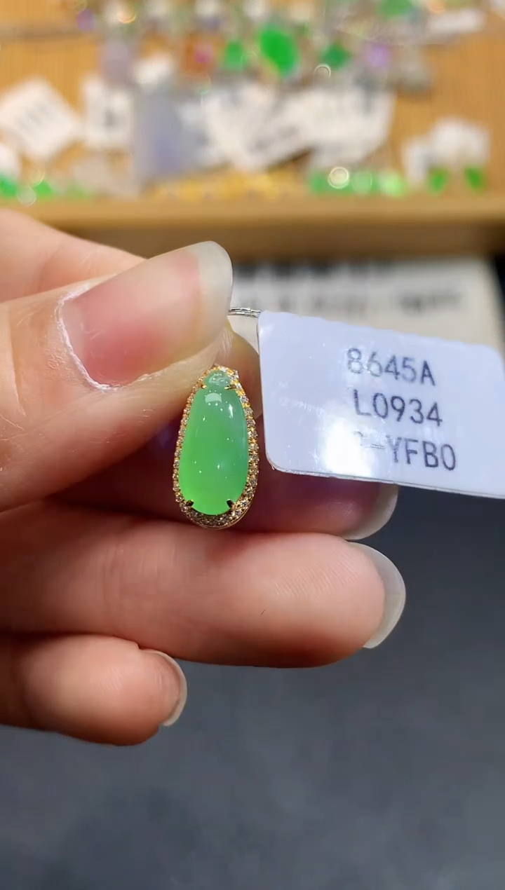 【闪购商品】翡翠吊坠(不含链)18K金镶嵌L0934