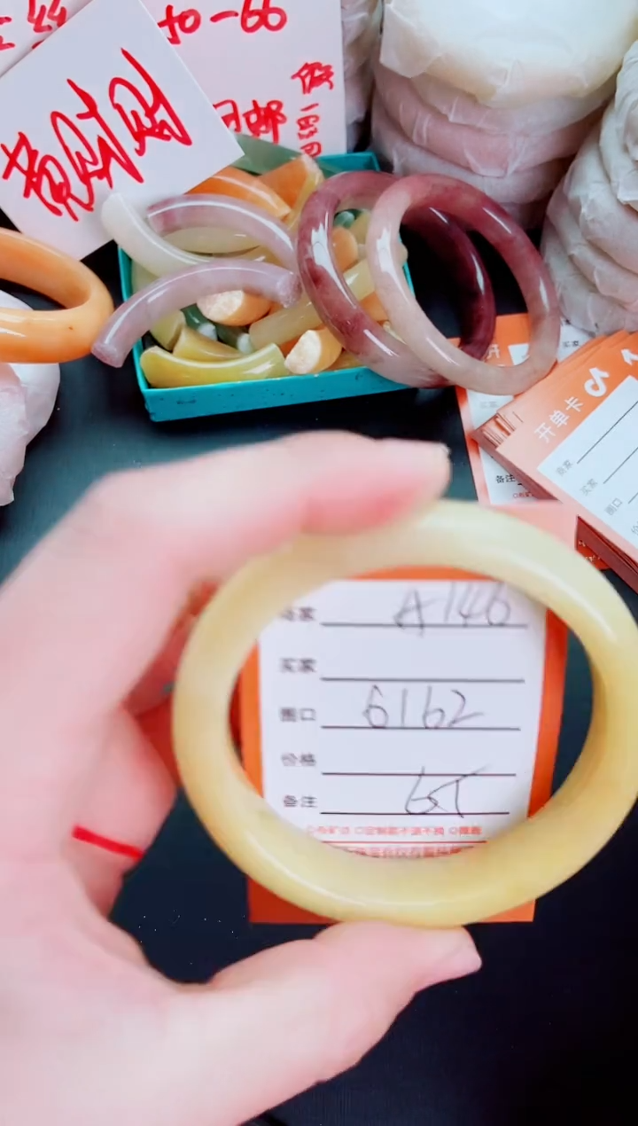 【闪购商品】石英质玉手镯未镶嵌A146-62-63