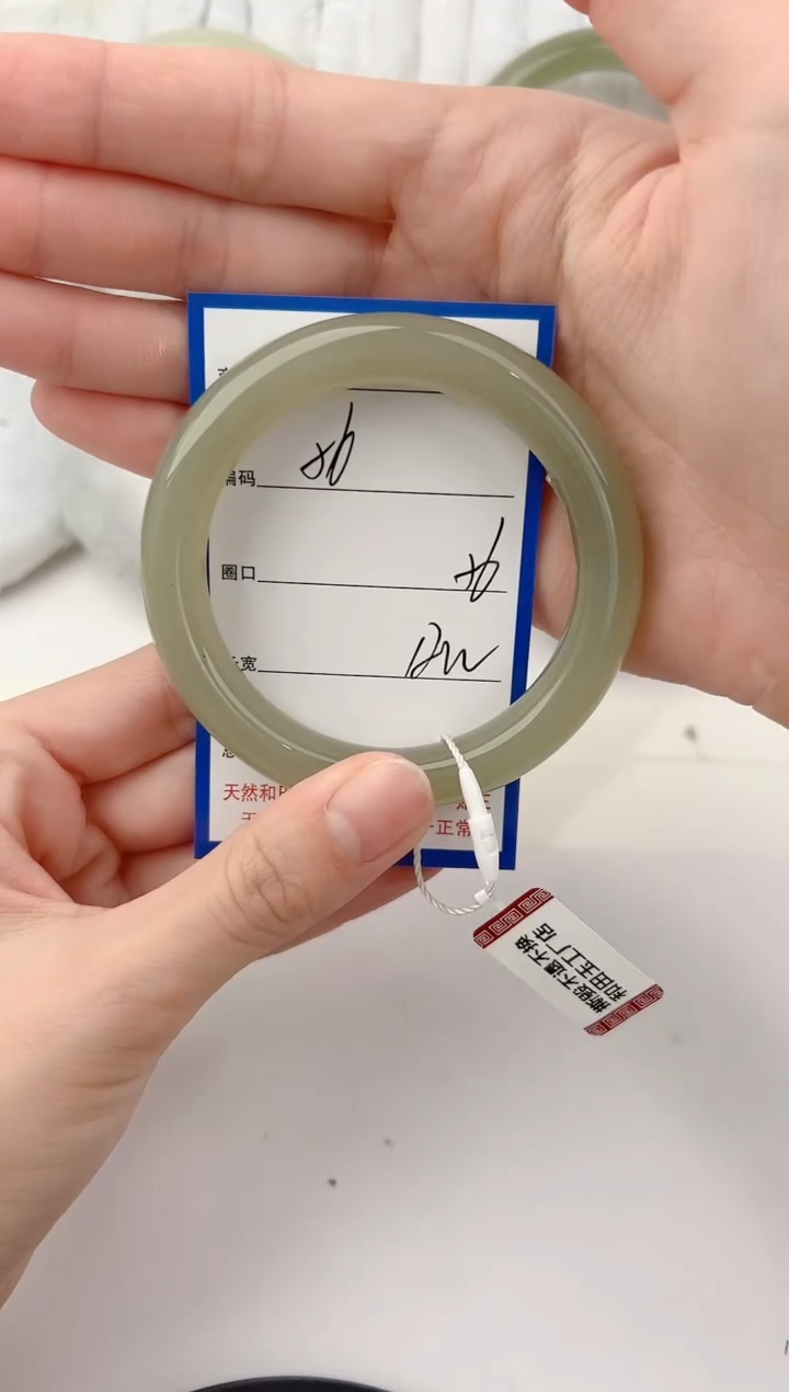 未镶嵌手镯和田玉56颜色微差无瑕疵