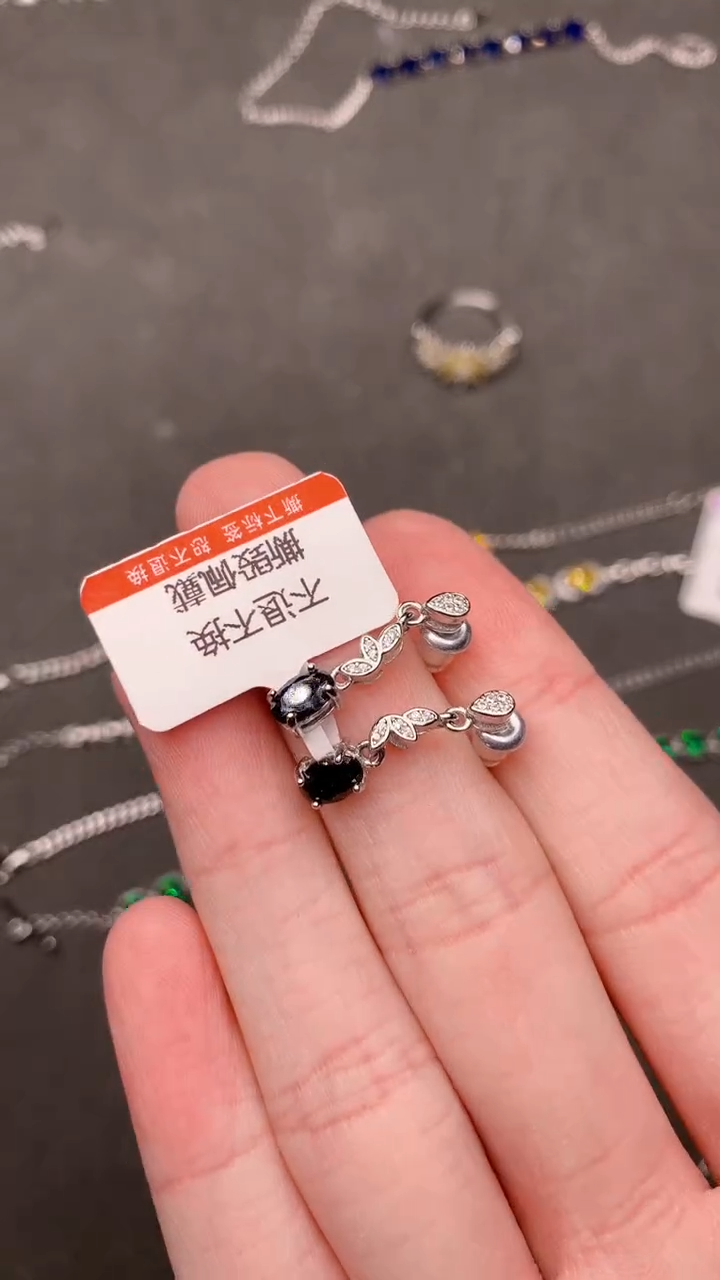 【闪购商品】蓝宝石耳饰银S925镶嵌......