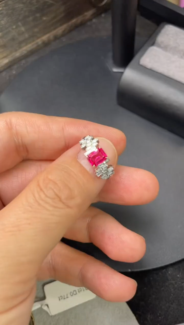 【闪购商品】尖晶石戒指18K金镶嵌绝地武士尖晶石戒指